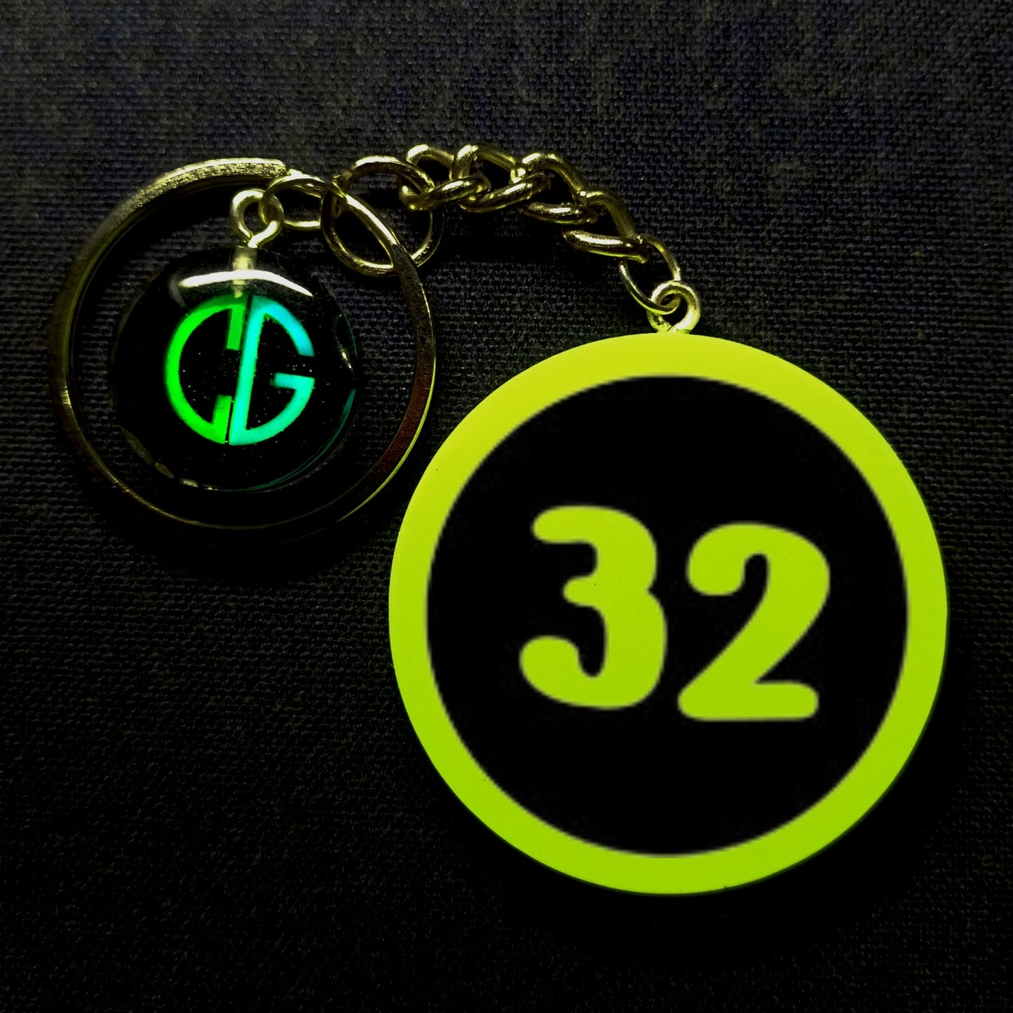 "32" Logo I Glow In Dark I Numbers.1